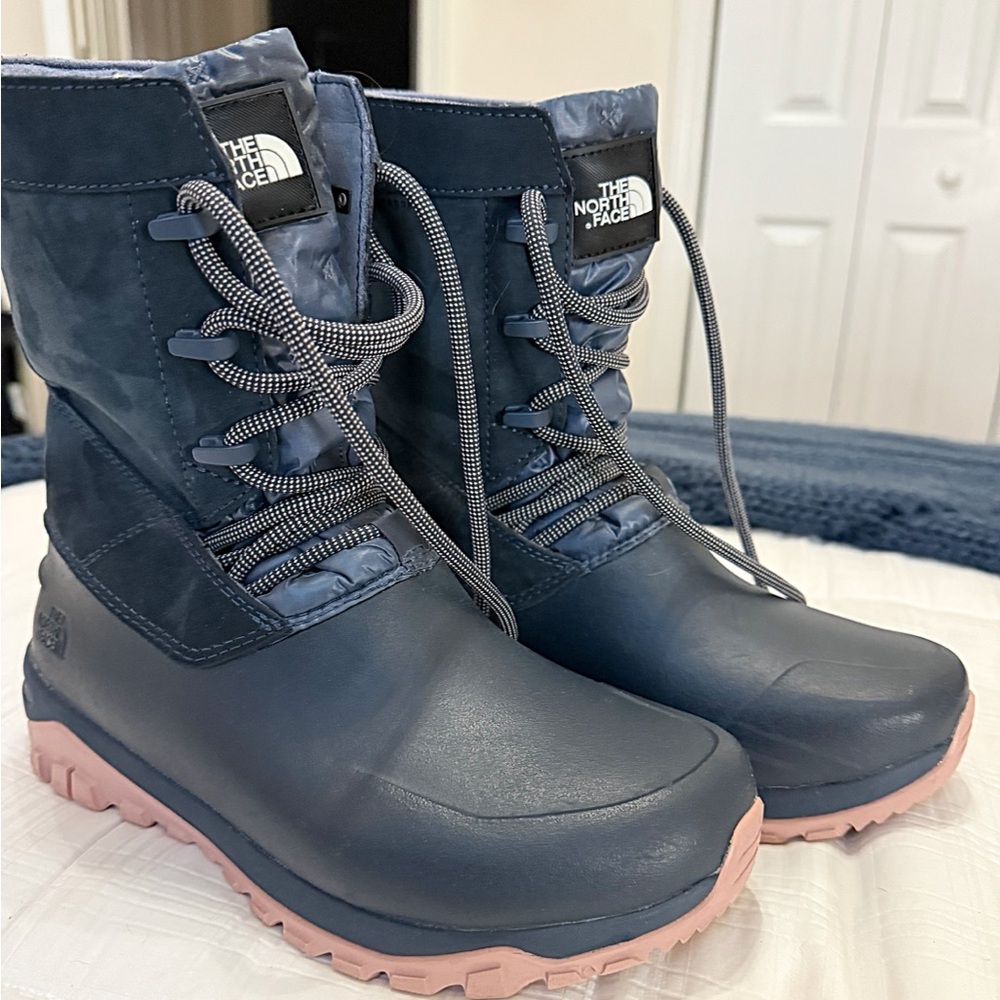 The North Face Women's Yukiona Mid Boots Navy and Pink Winter Boots